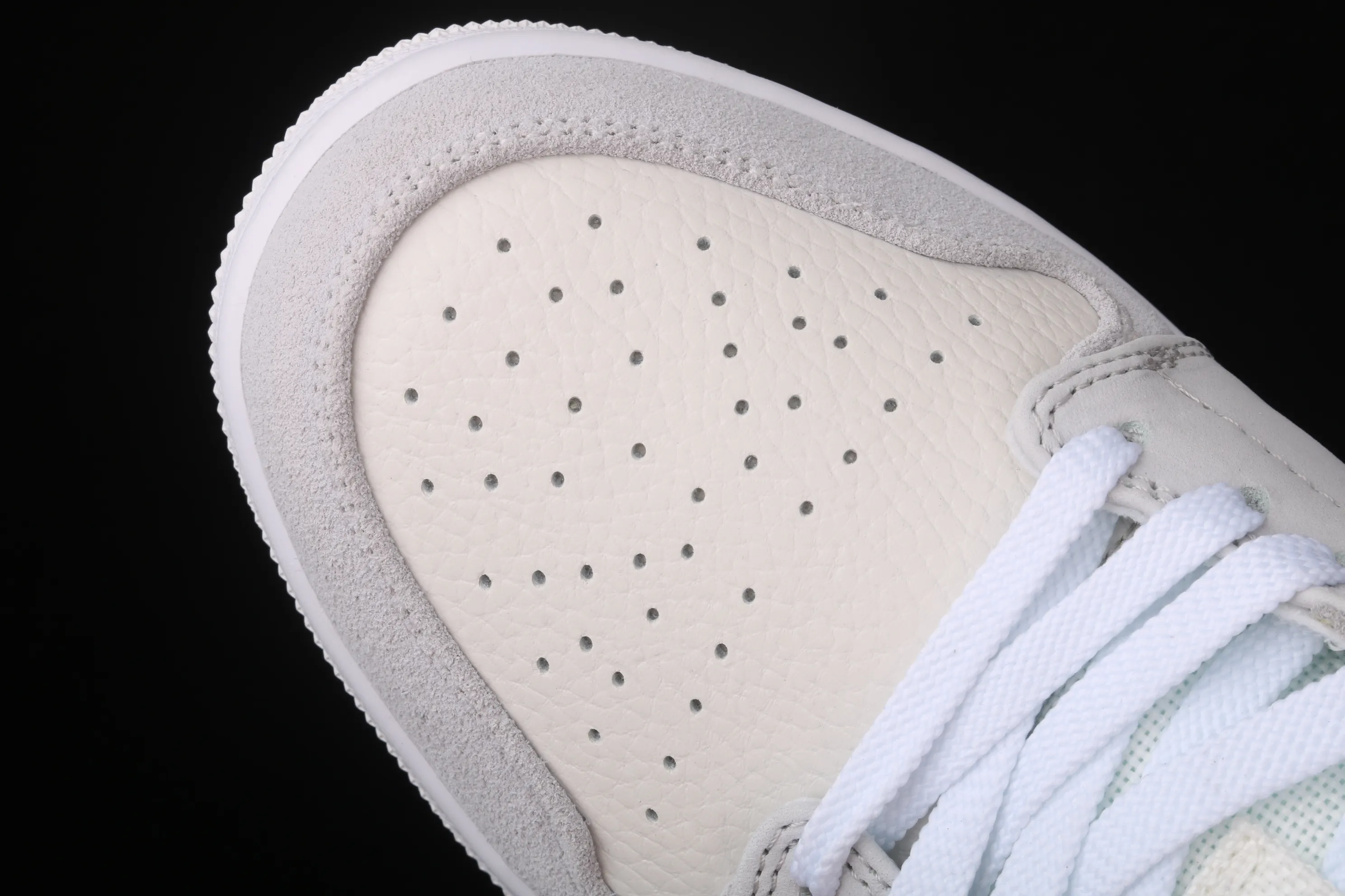 All Categories Air Jordan Jordan Series Basketball Shoes Air Jordan 1 Low New Version Air Jordan 1 Low AJ1 Joe 1 Low Top Leather Cultural and Leisure Sports Shoes CV3043-100